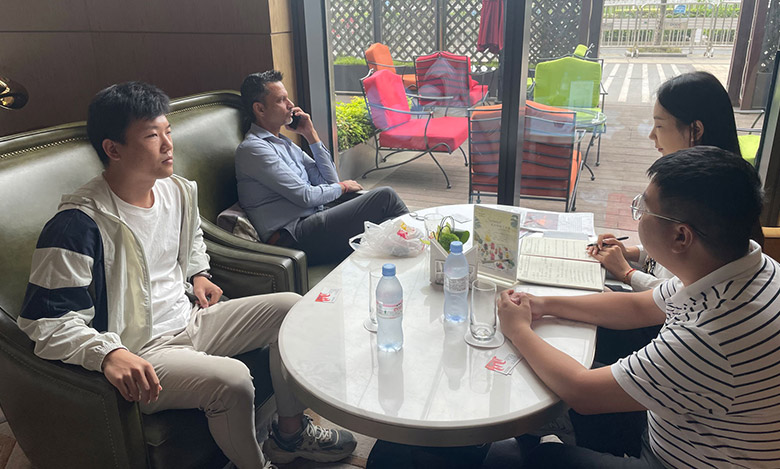 Discuss metal silicon cooperation with foreign customers